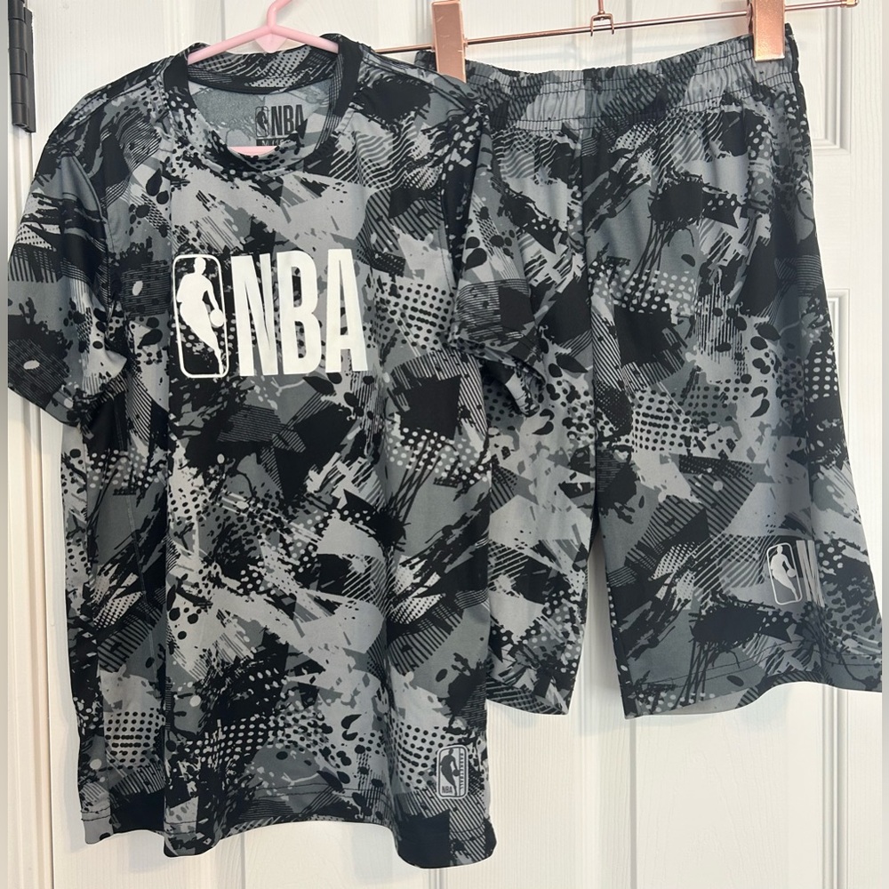 Boys NBA shirt and shorts set size M 10/12